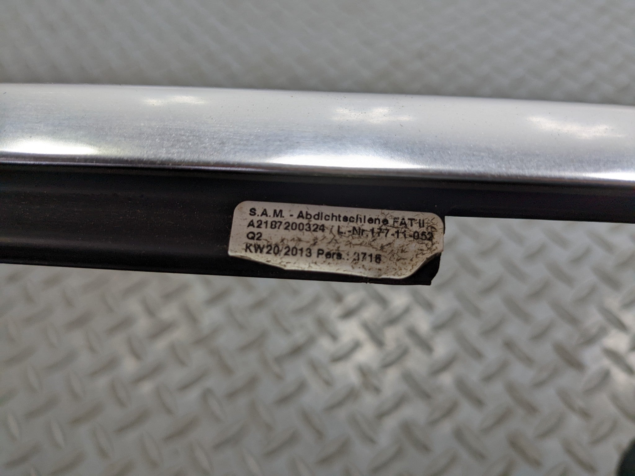 2012 - 2018 MERCEDES-BENZ CLS550 OEM DOOR WINDOW STRIP BELT MOLDING FRONT LEFT