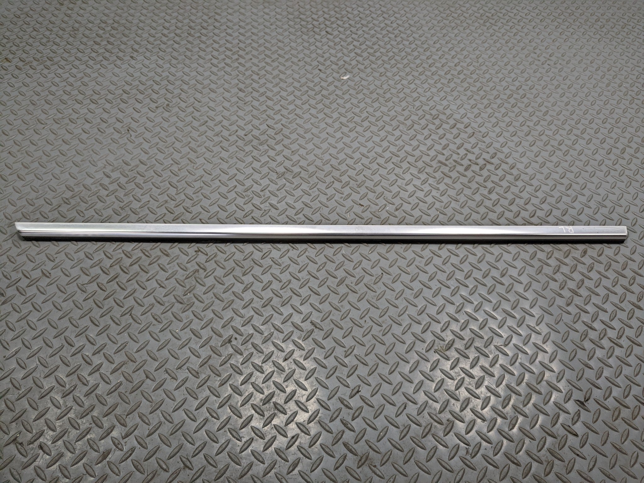 2012 - 2018 MERCEDES-BENZ CLS550 OEM DOOR WINDOW STRIP BELT MOLDING REAR LEFT