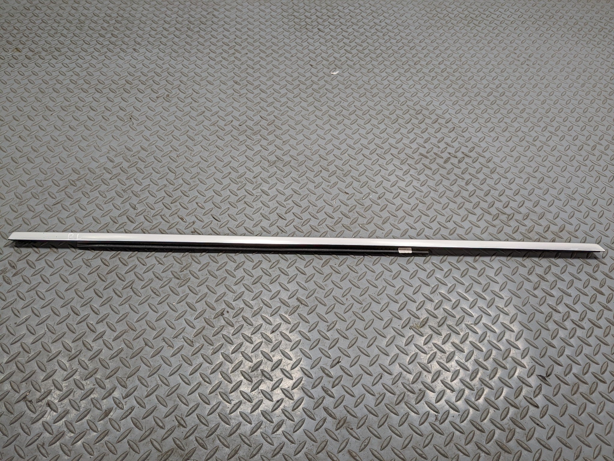 2012 - 2018 MERCEDES-BENZ CLS550 OEM DOOR WINDOW STRIP BELT MOLDING REAR LEFT