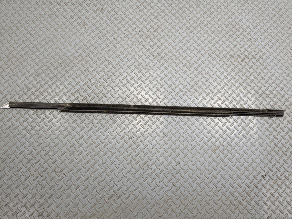 2012 - 2018 MERCEDES-BENZ CLS550 OEM DOOR WINDOW STRIP BELT MOLDING FRONT RIGHT