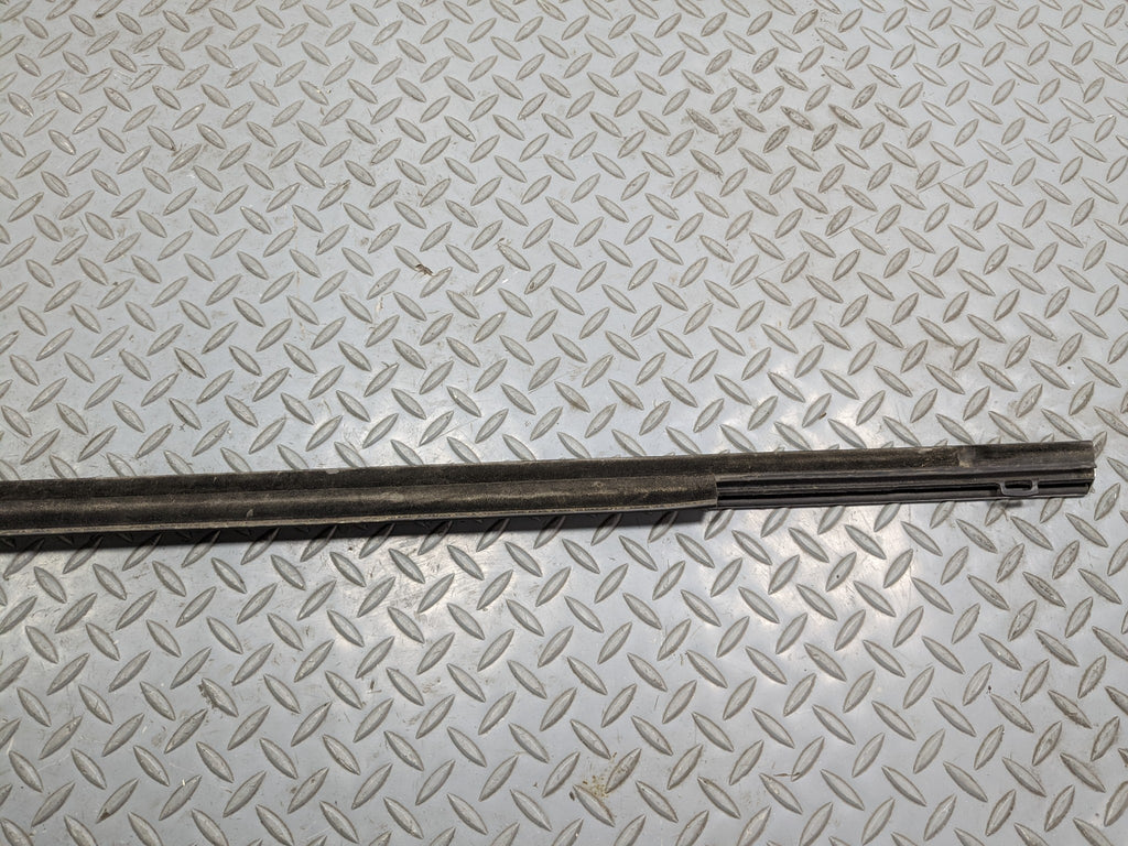 2012 - 2018 MERCEDES-BENZ CLS550 OEM DOOR WINDOW STRIP BELT MOLDING FRONT RIGHT