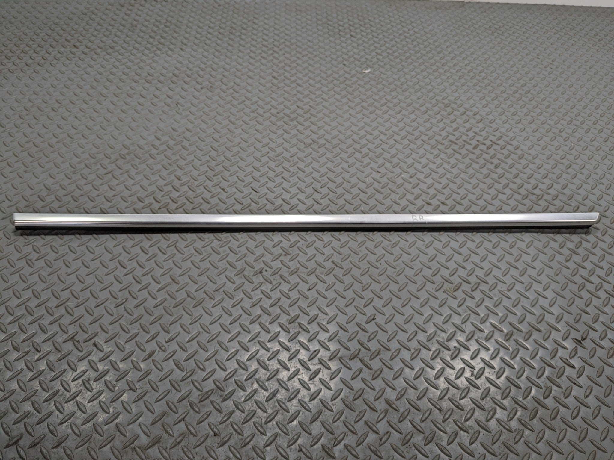 2012 - 2018 MERCEDES-BENZ CLS550 OEM DOOR WINDOW STRIP BELT MOLDING REAR RIGHT