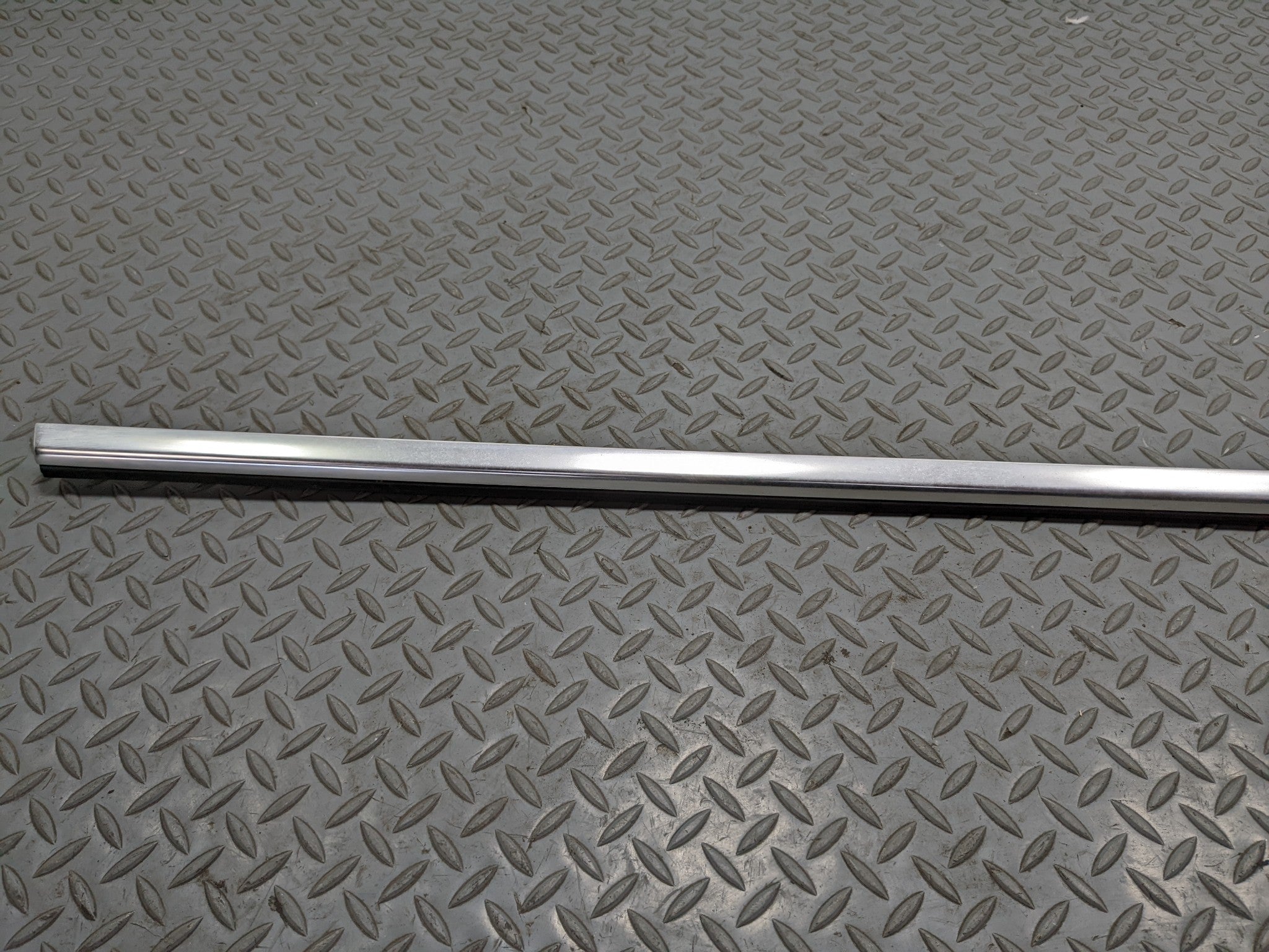 2012 - 2018 MERCEDES-BENZ CLS550 OEM DOOR WINDOW STRIP BELT MOLDING REAR RIGHT