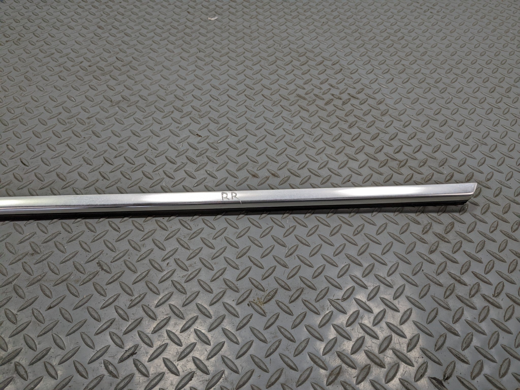 2012 - 2018 MERCEDES-BENZ CLS550 OEM DOOR WINDOW STRIP BELT MOLDING REAR RIGHT