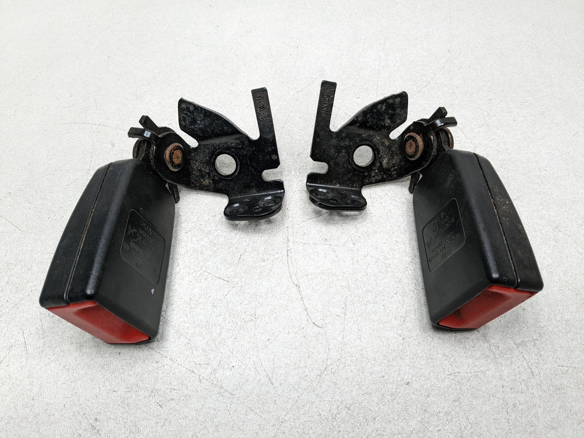 2012 - 2018 MERCEDES-BENZ CLS550 OEM SEAT BELT BUCKLE REAR LEFT AND RIGHT SIDE