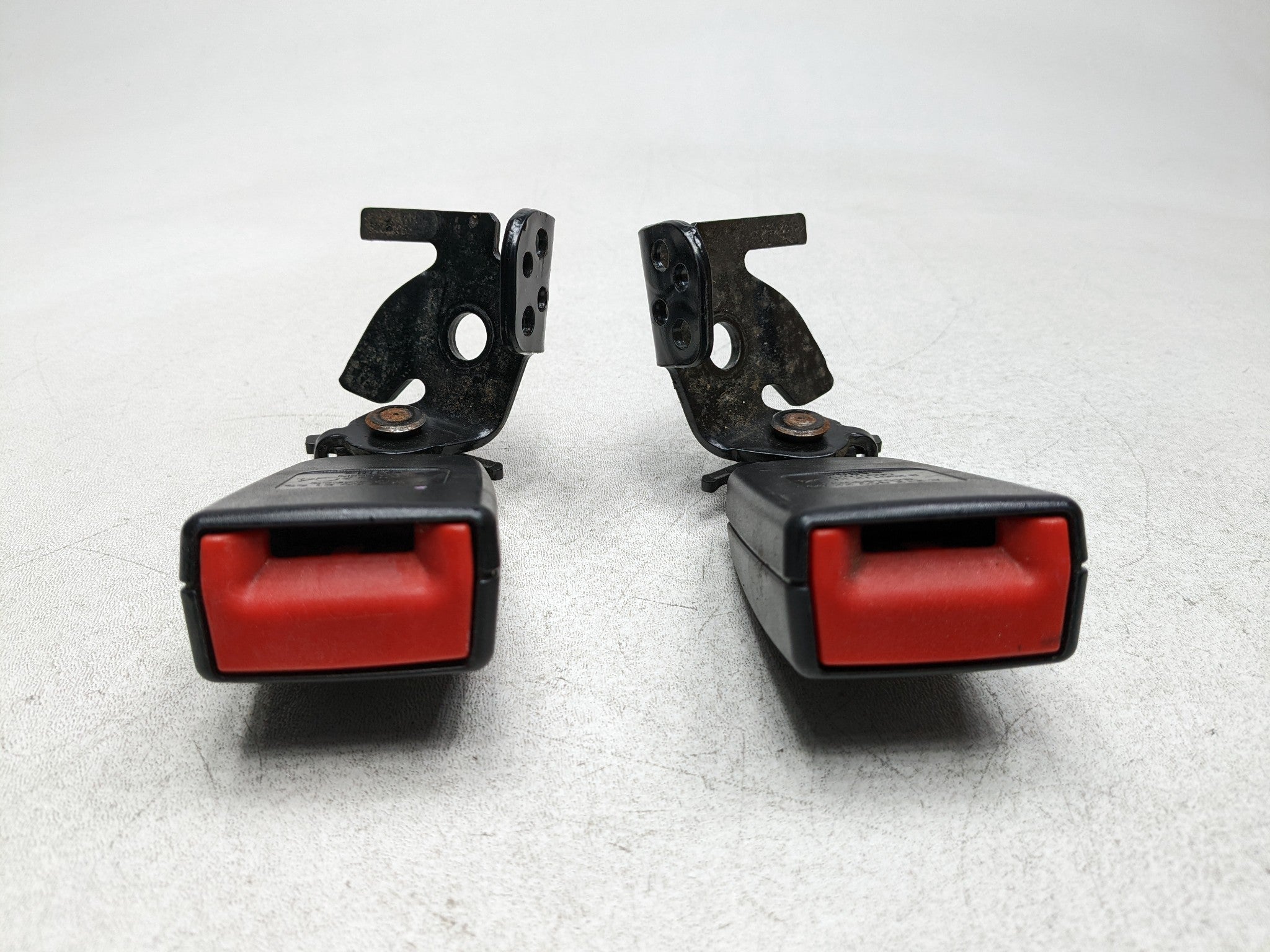2012 - 2018 MERCEDES-BENZ CLS550 OEM SEAT BELT BUCKLE REAR LEFT AND RIGHT SIDE