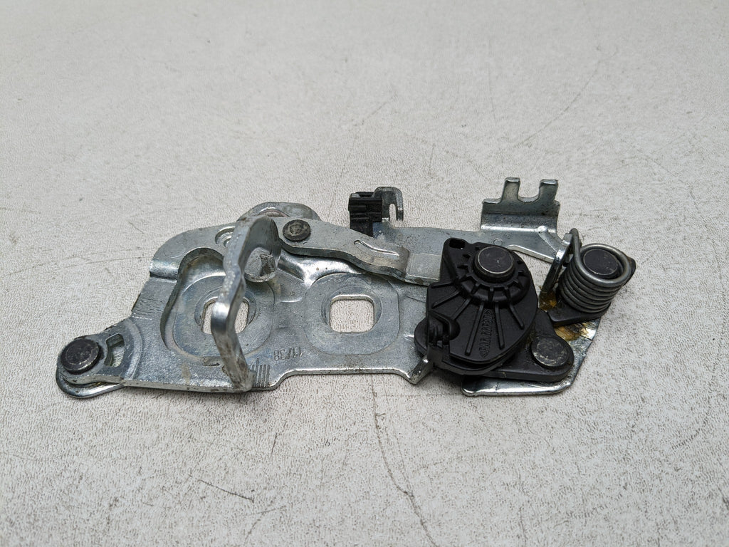 2012 - 2018 MERCEDES-BENZ CLS550 OEM REAR TRUNK LID LOCK LATCH STRIKER