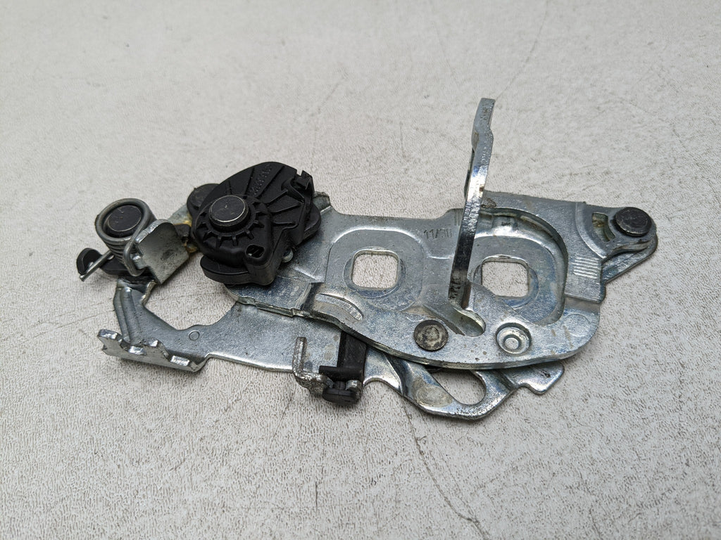 2012 - 2018 MERCEDES-BENZ CLS550 OEM REAR TRUNK LID LOCK LATCH STRIKER