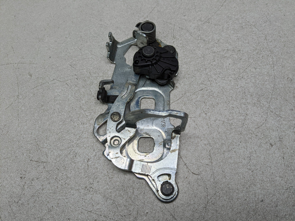 2012 - 2018 MERCEDES-BENZ CLS550 OEM REAR TRUNK LID LOCK LATCH STRIKER