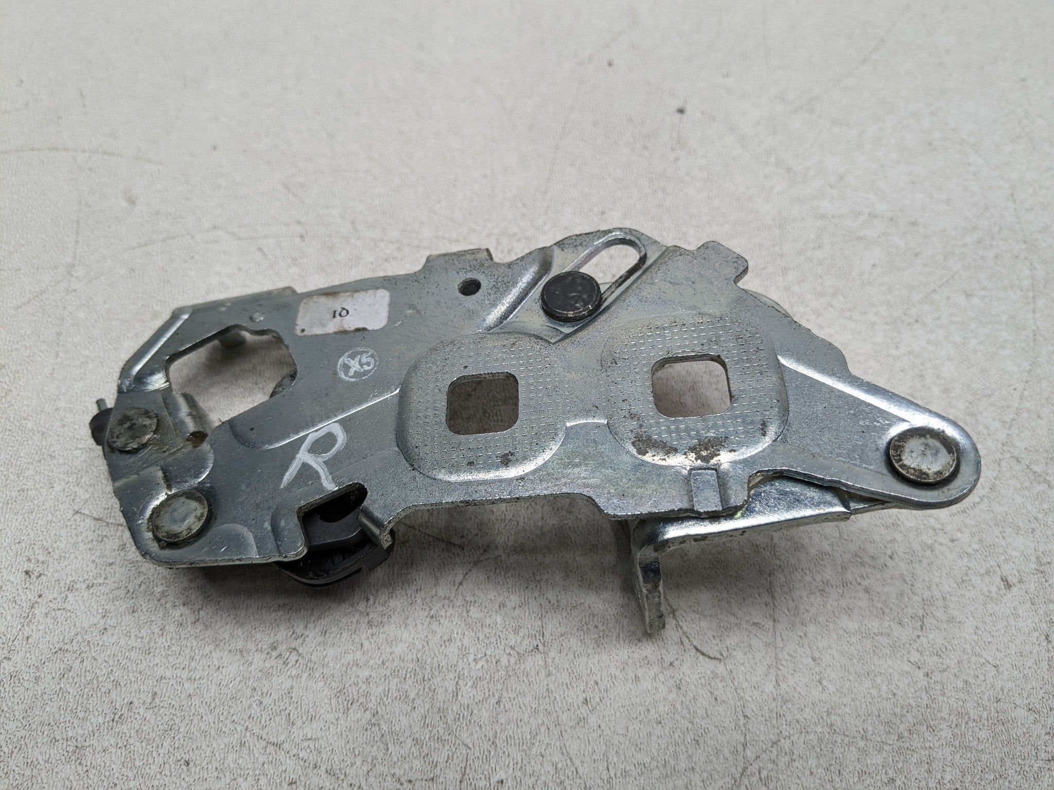 2012 - 2018 MERCEDES-BENZ CLS550 OEM REAR TRUNK LID LOCK LATCH STRIKER