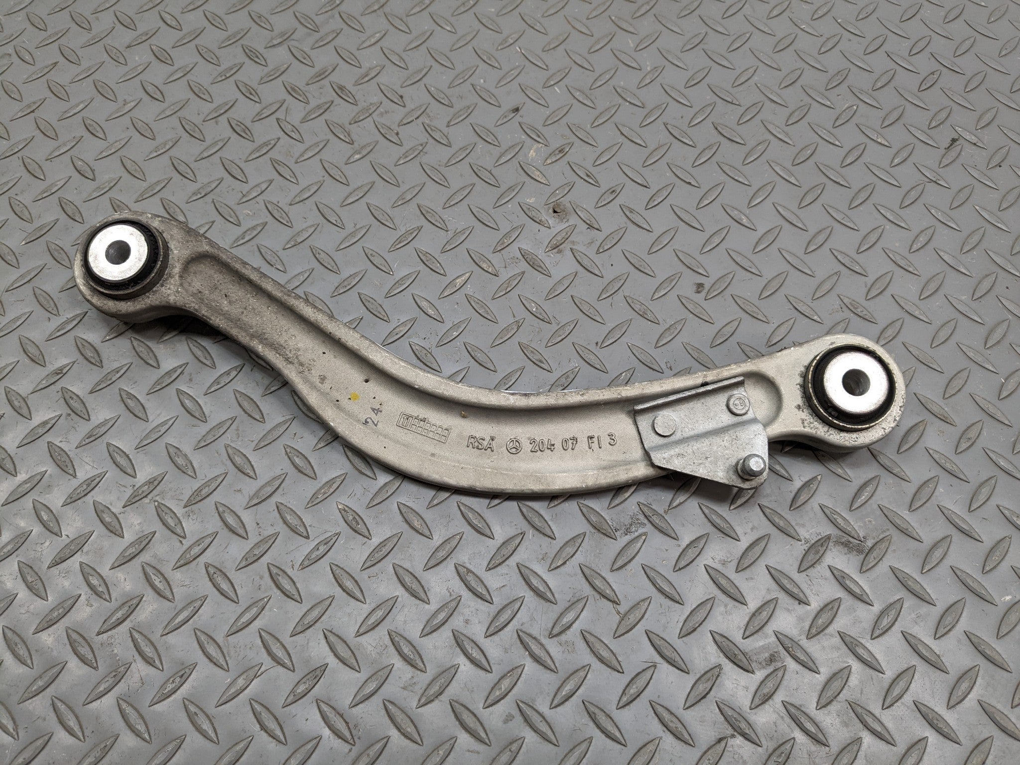 2012 - 2018 MERCEDES-BENZ CLS550 OEM UPPER CONTROL ARM REAR RIGHT PASSENGER SIDE
