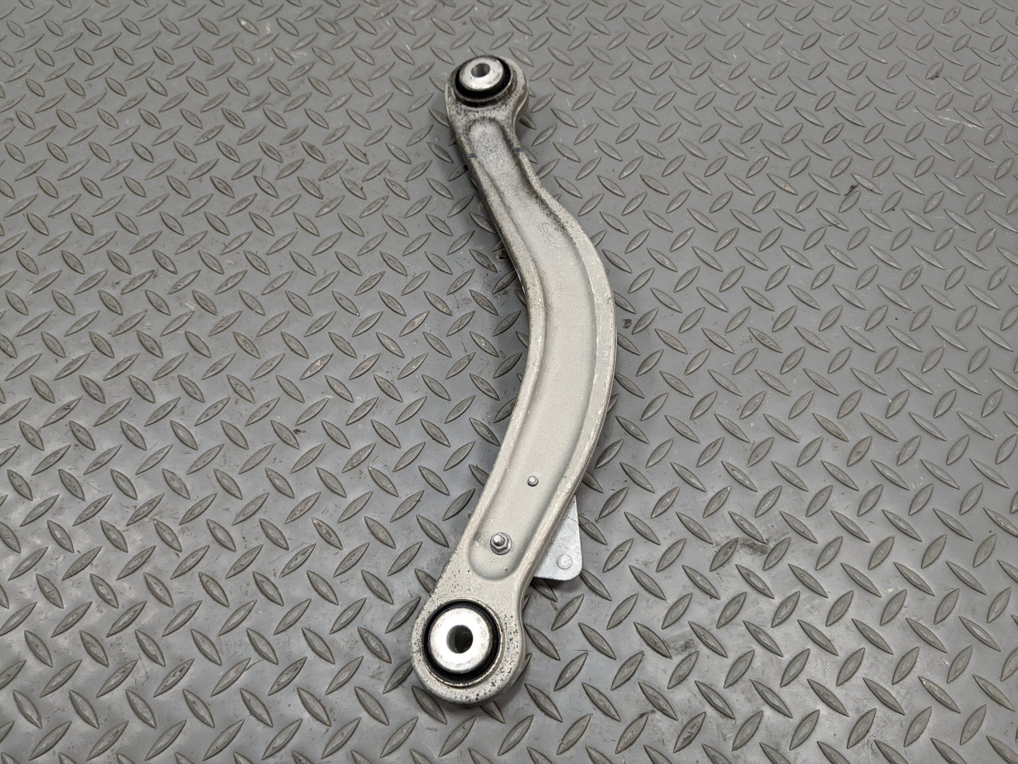 2012 - 2018 MERCEDES-BENZ CLS550 OEM UPPER CONTROL ARM REAR RIGHT PASSENGER SIDE