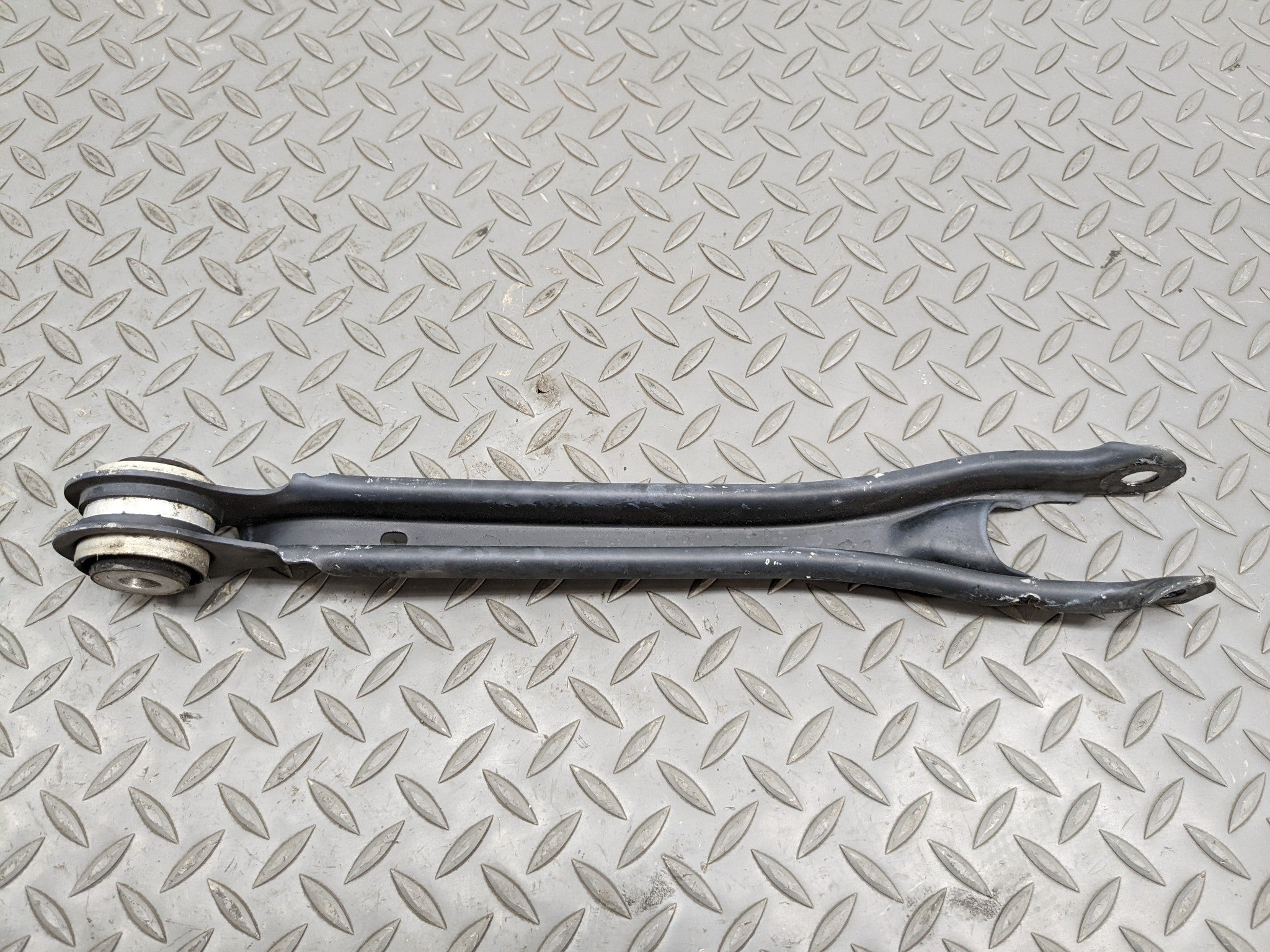 2012 - 2018 MERCEDES-BENZ CLS550 OEM LOWER TRAILING CONTROL ARM REAR RIGHT SIDE