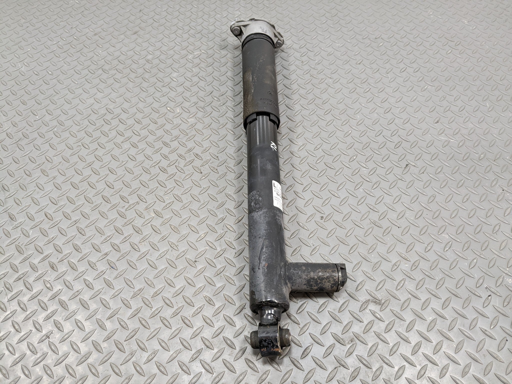 2012 - 2018 MERCEDES-BENZ CLS550 OEM SHOCK ABSORBER STRUT REAR LEFT DRIVER SIDE