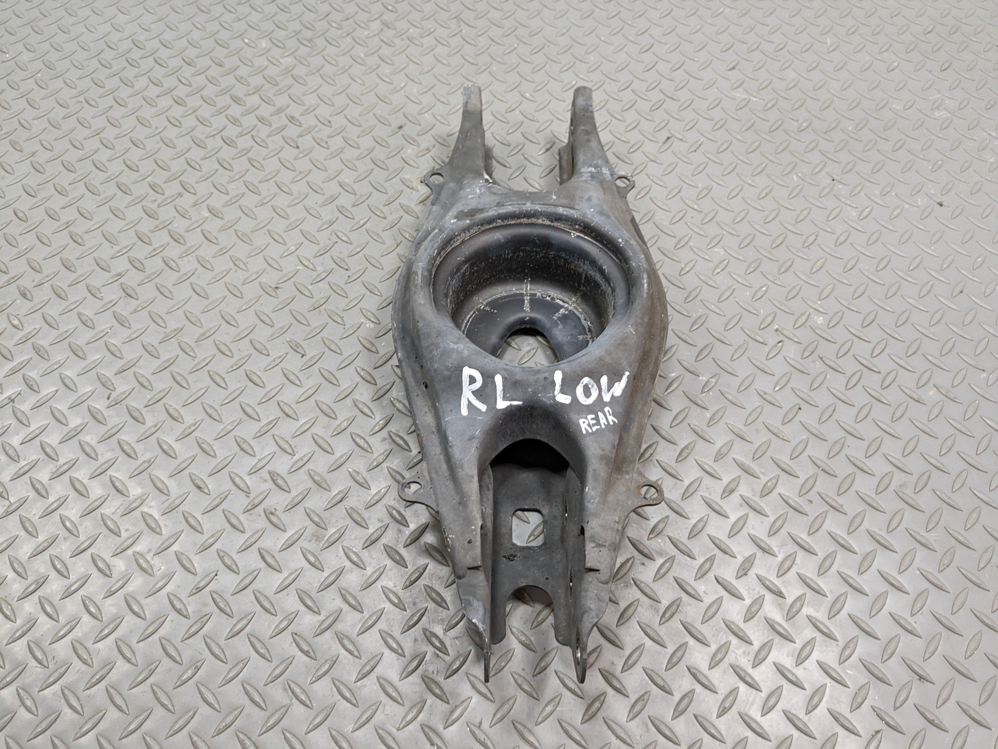 2012 - 2018 MERCEDES-BENZ CLS550 OEM LOWER CONTROL ARM REAR LEFT DRIVER SIDE