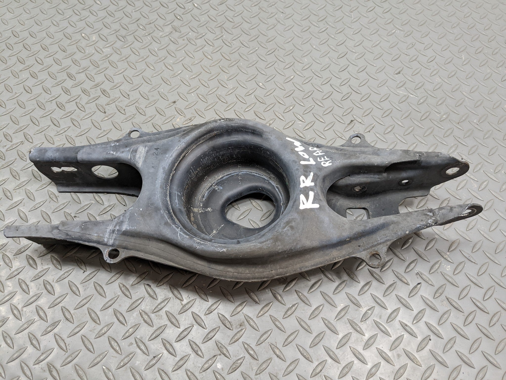 2012 - 2018 MERCEDES-BENZ CLS550 OEM LOWER CONTROL ARM REAR RIGHT PASSENGER SIDE