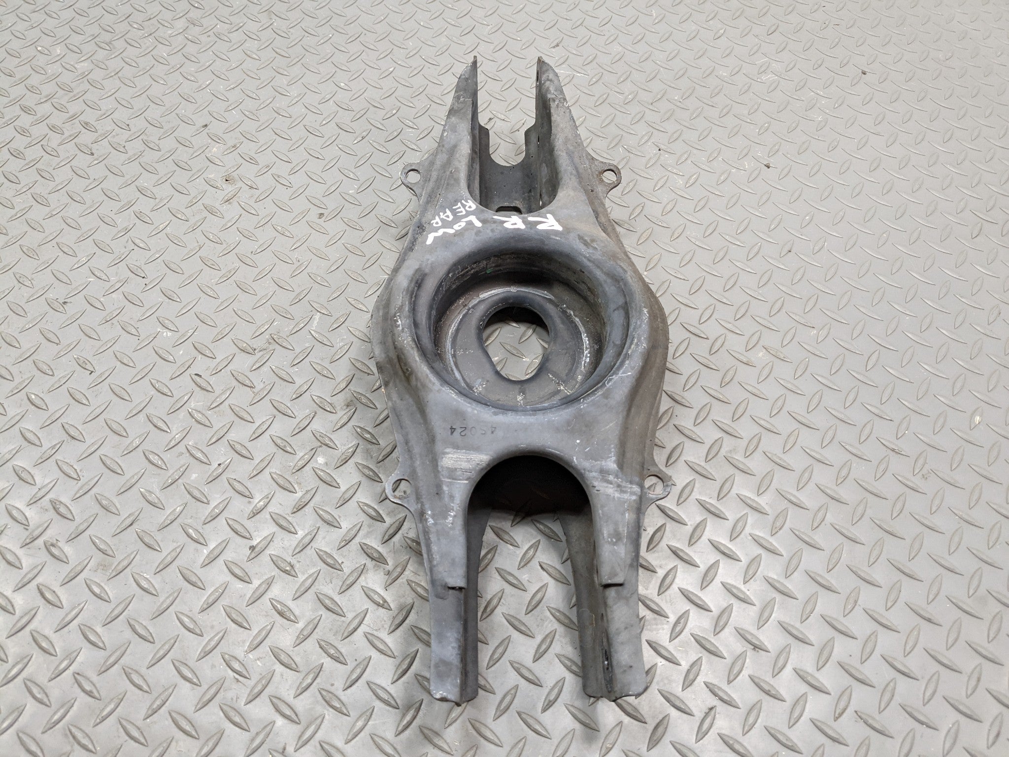 2012 - 2018 MERCEDES-BENZ CLS550 OEM LOWER CONTROL ARM REAR RIGHT PASSENGER SIDE
