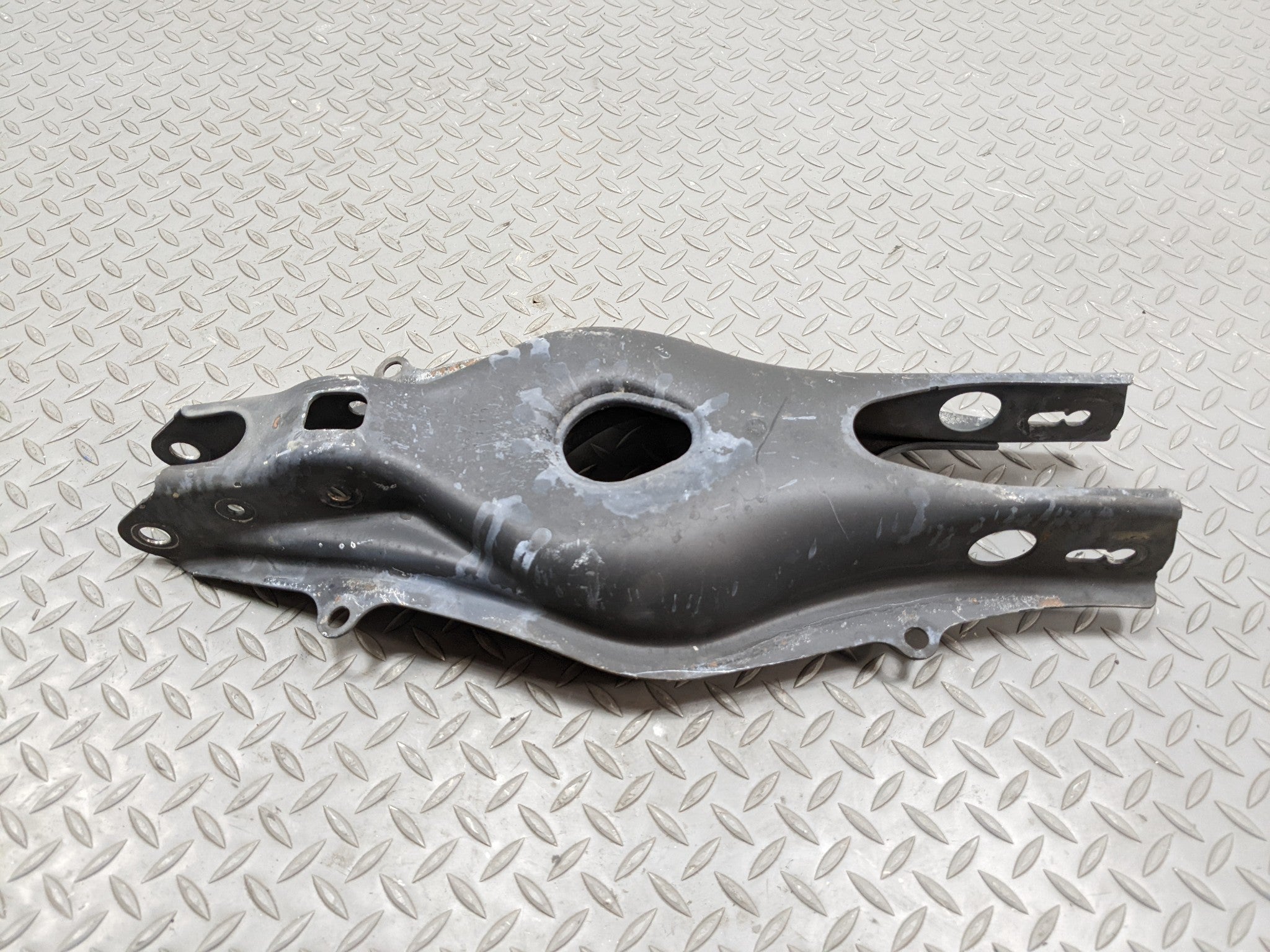 2012 - 2018 MERCEDES-BENZ CLS550 OEM LOWER CONTROL ARM REAR RIGHT PASSENGER SIDE
