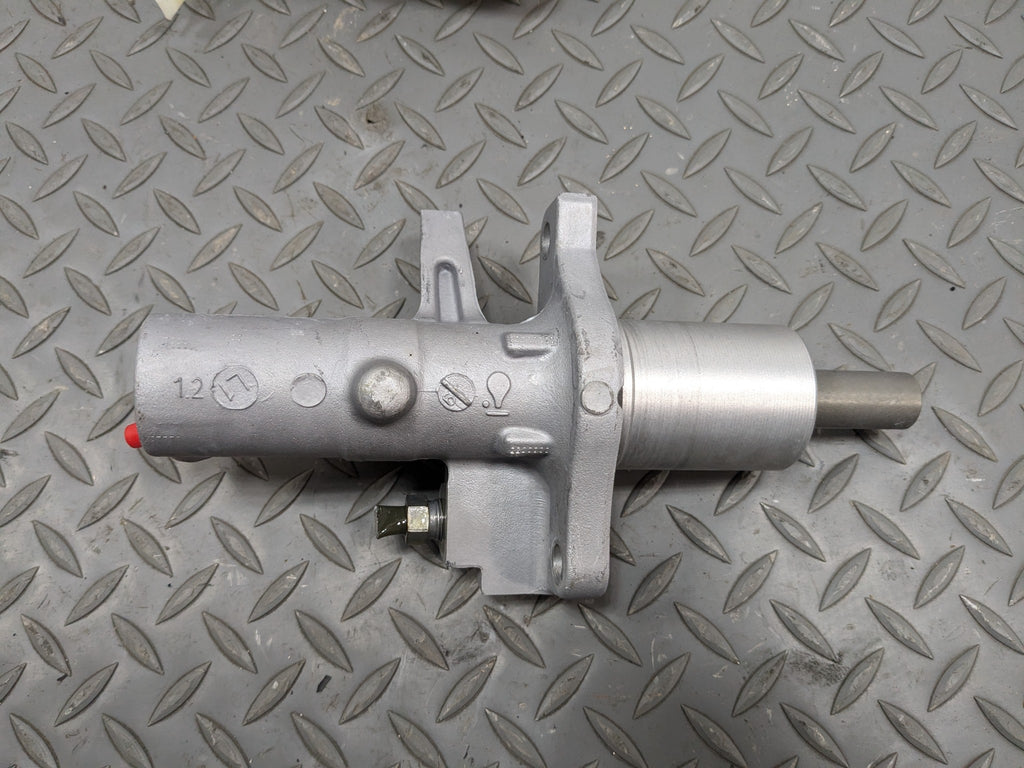 2012 - 2018 MERCEDES-BENZ CLS550 OEM BRAKE MASTER CYLINDER WITH RESERVOIR TANK