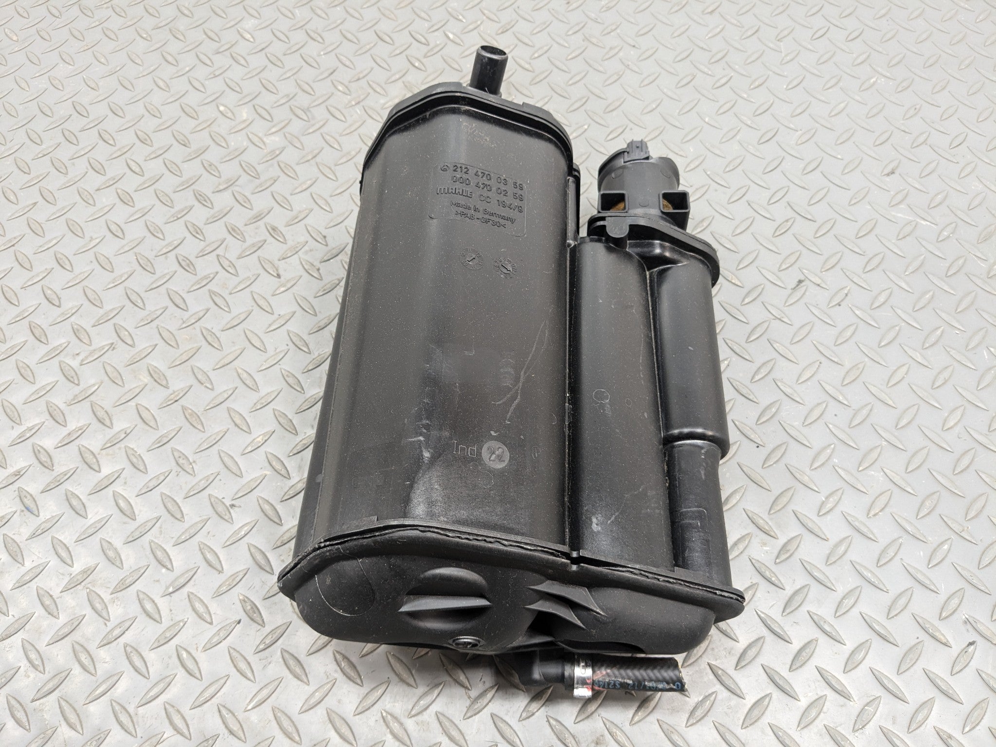 2012 - 2018 MERCEDES-BENZ CLS550 OEM FUEL VAPOR CHARCOAL EVAPORATOR CANISTER