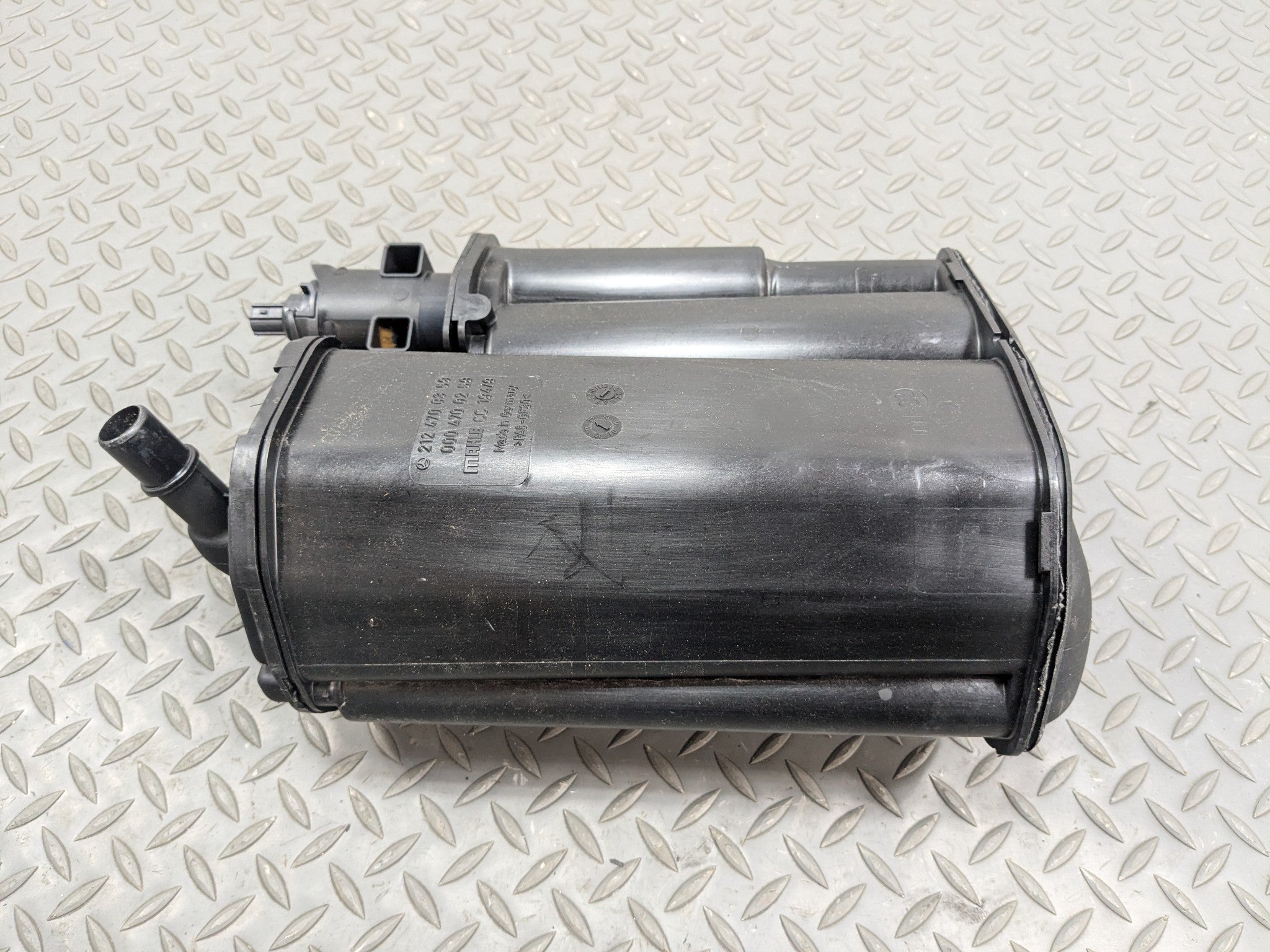 2012 - 2018 MERCEDES-BENZ CLS550 OEM FUEL VAPOR CHARCOAL EVAPORATOR CANISTER