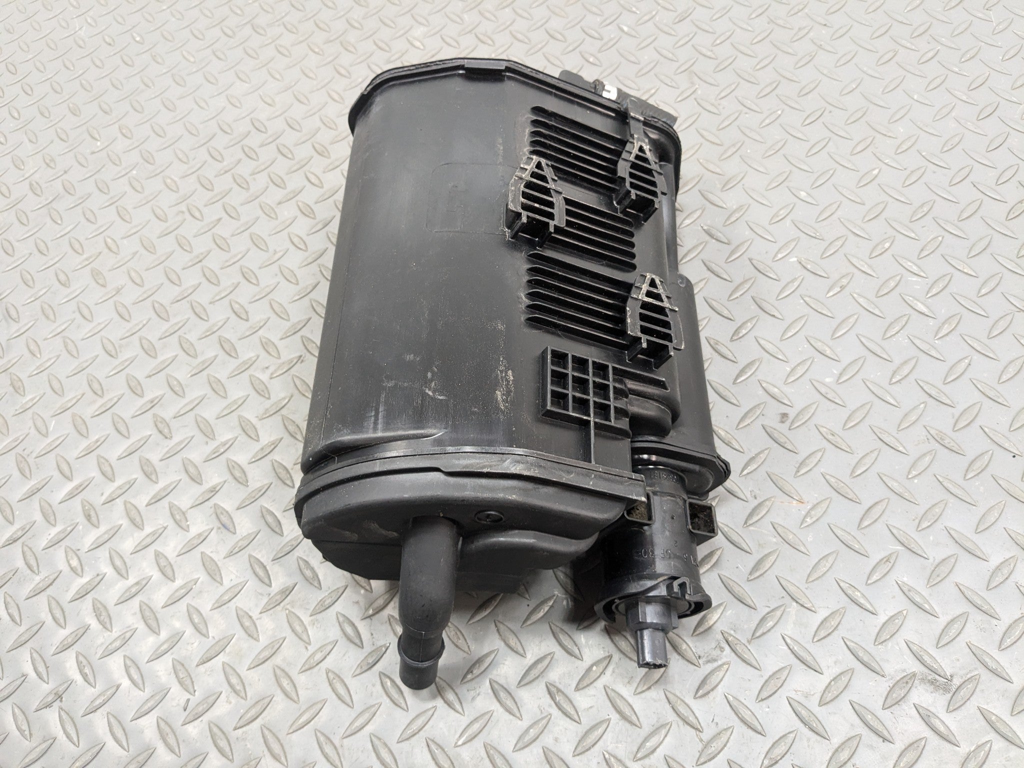 2012 - 2018 MERCEDES-BENZ CLS550 OEM FUEL VAPOR CHARCOAL EVAPORATOR CANISTER