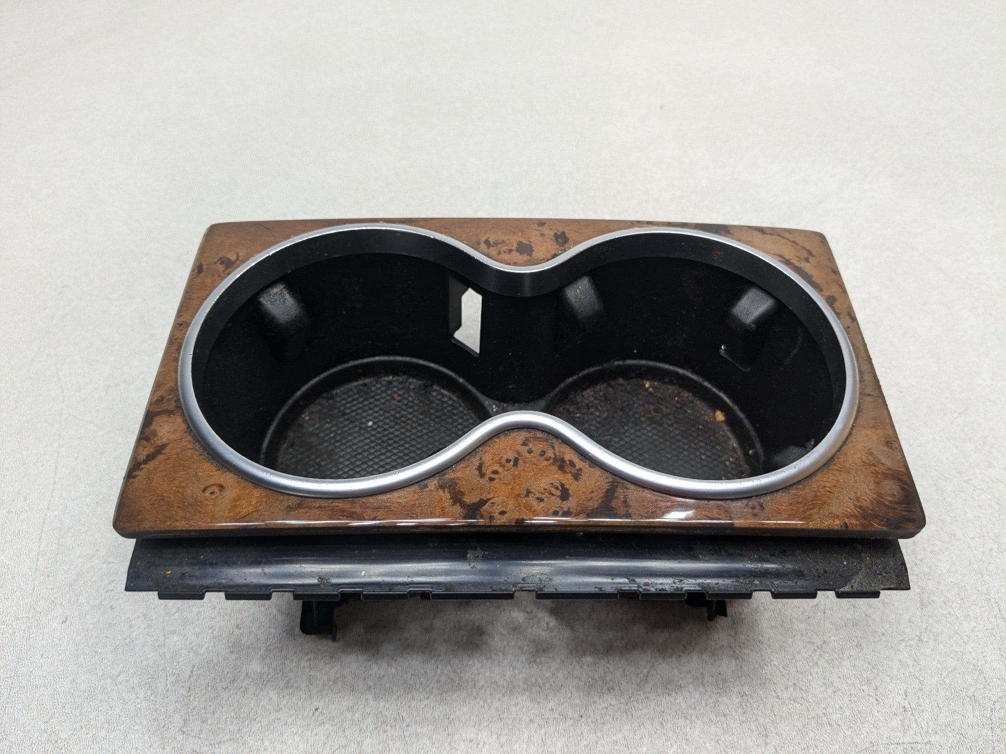 2012 - 2018 MERCEDES-BENZ CLS550 OEM CENTER CONSOLE CUPHOLDER BEZEL TRIM
