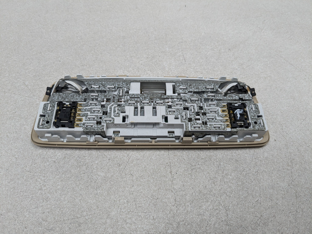 2012 - 2018 MERCEDES-BENZ CLS550 OEM REAR INTERIOR OVERHEAD DOME LIGHT ASSEMBLY