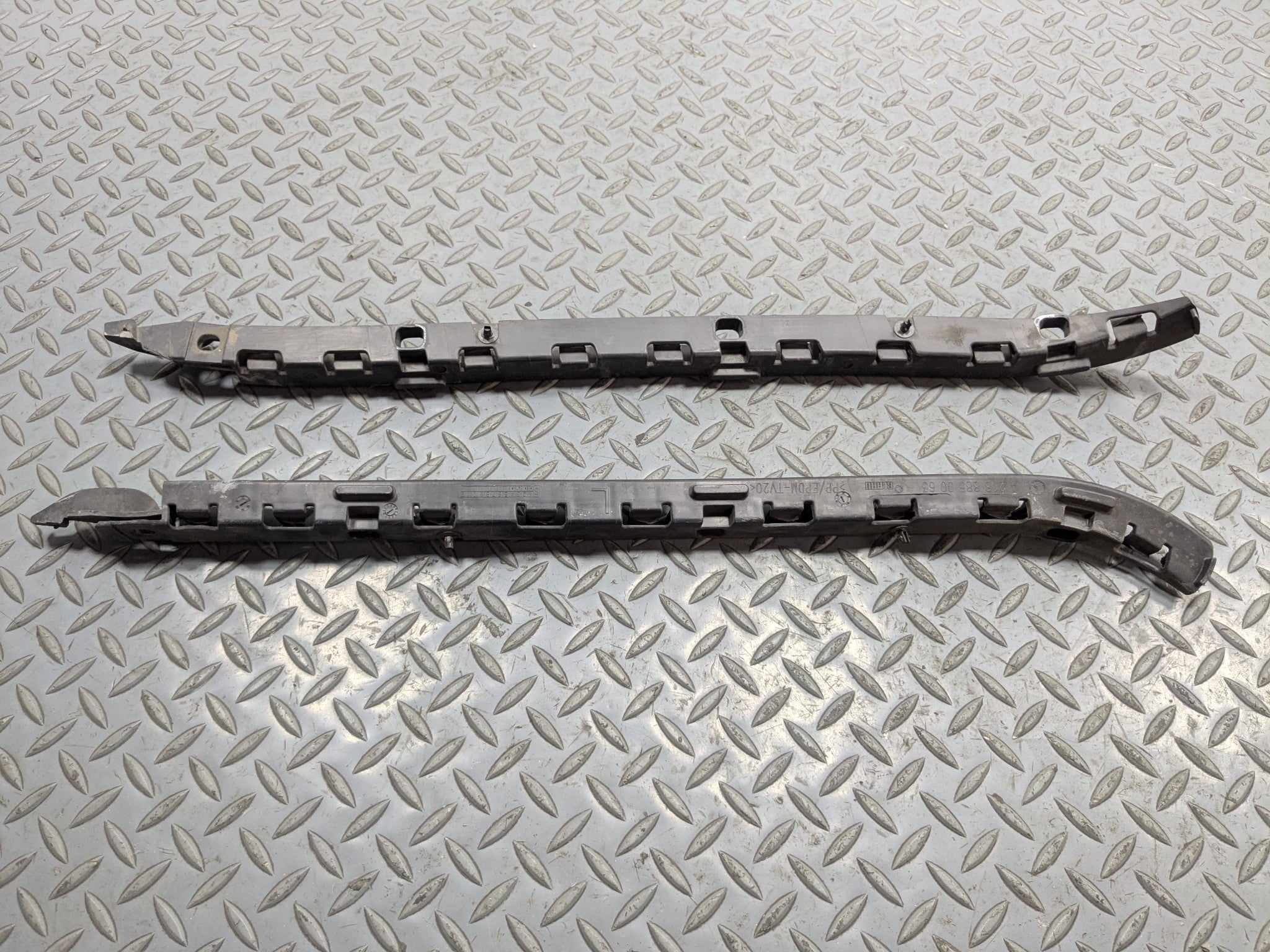 2012 - 2018 MERCEDES-BENZ CLS550 OEM BUMPER HOLDER SUPPORT BRACKET SET REAR SIDE
