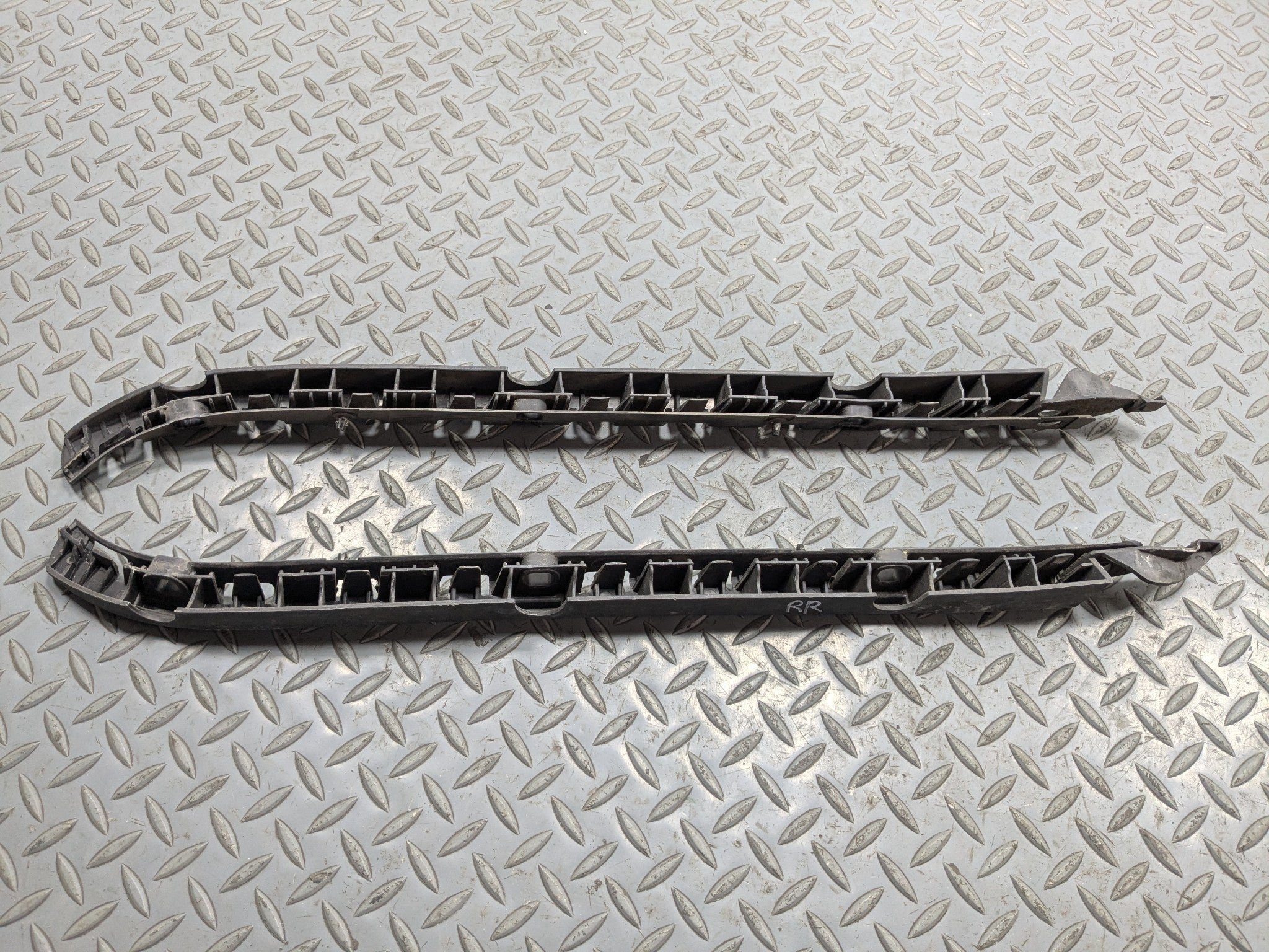 2012 - 2018 MERCEDES-BENZ CLS550 OEM BUMPER HOLDER SUPPORT BRACKET SET REAR SIDE