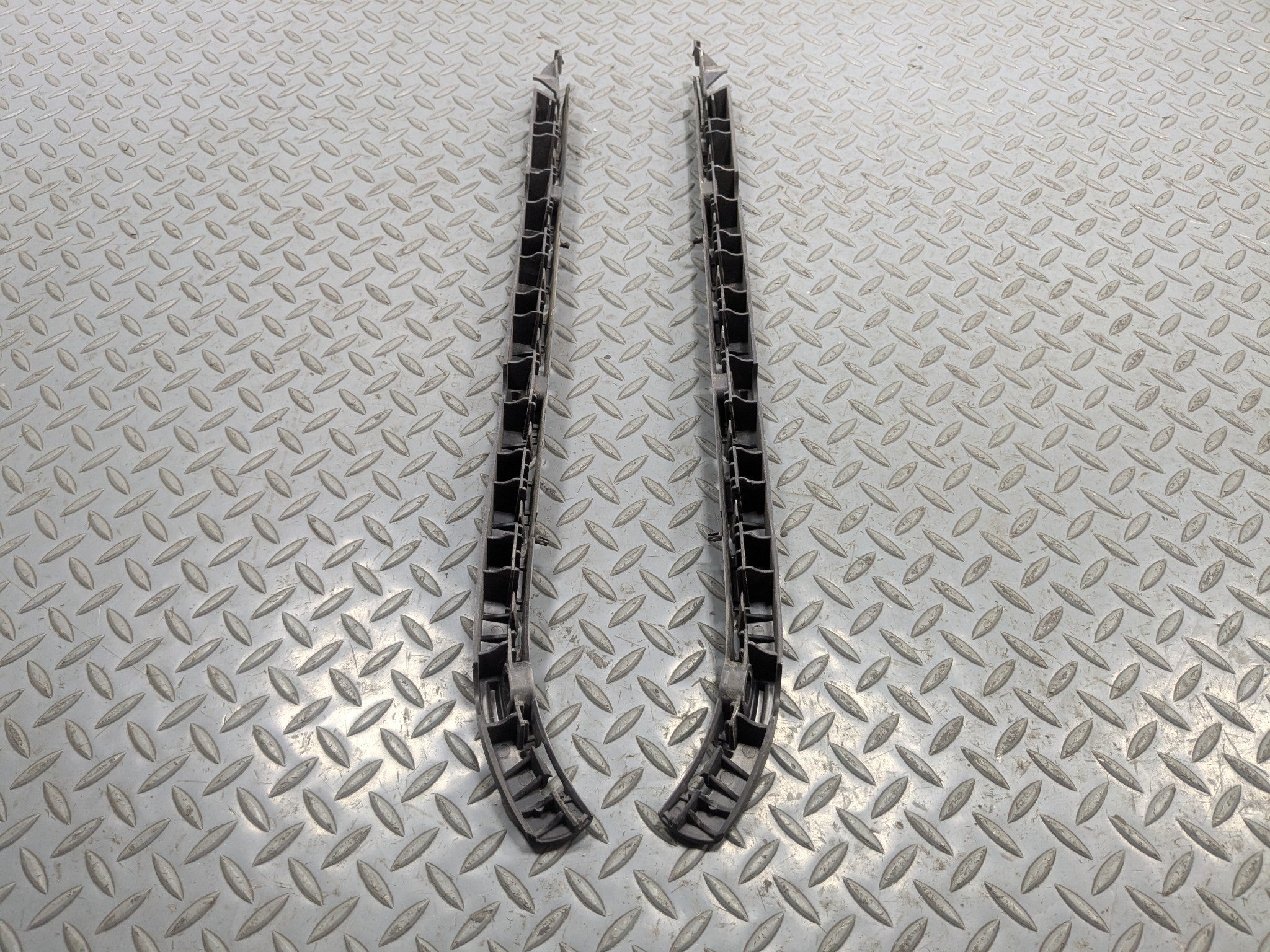 2012 - 2018 MERCEDES-BENZ CLS550 OEM BUMPER HOLDER SUPPORT BRACKET SET REAR SIDE
