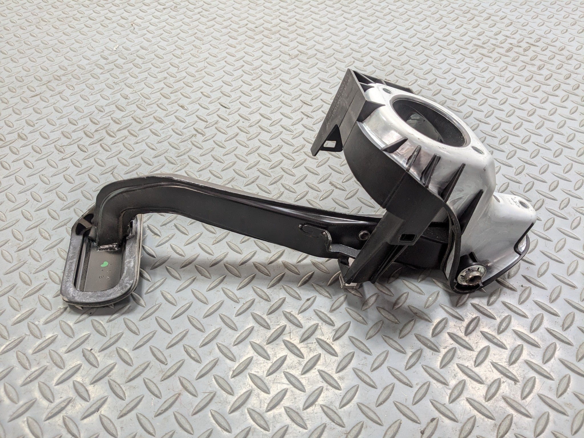 2012 - 2018 MERCEDES-BENZ CLS550 OEM FOOT STOP BRAKE PEDAL WITH SUPPORT BRACKET